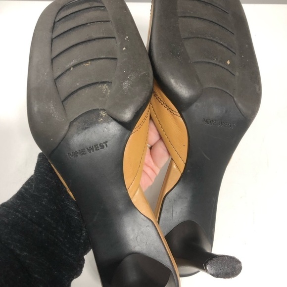 Nine West 'Alcott' Tan Leather Heeled Mules, size 8 - Picture 9 of 9